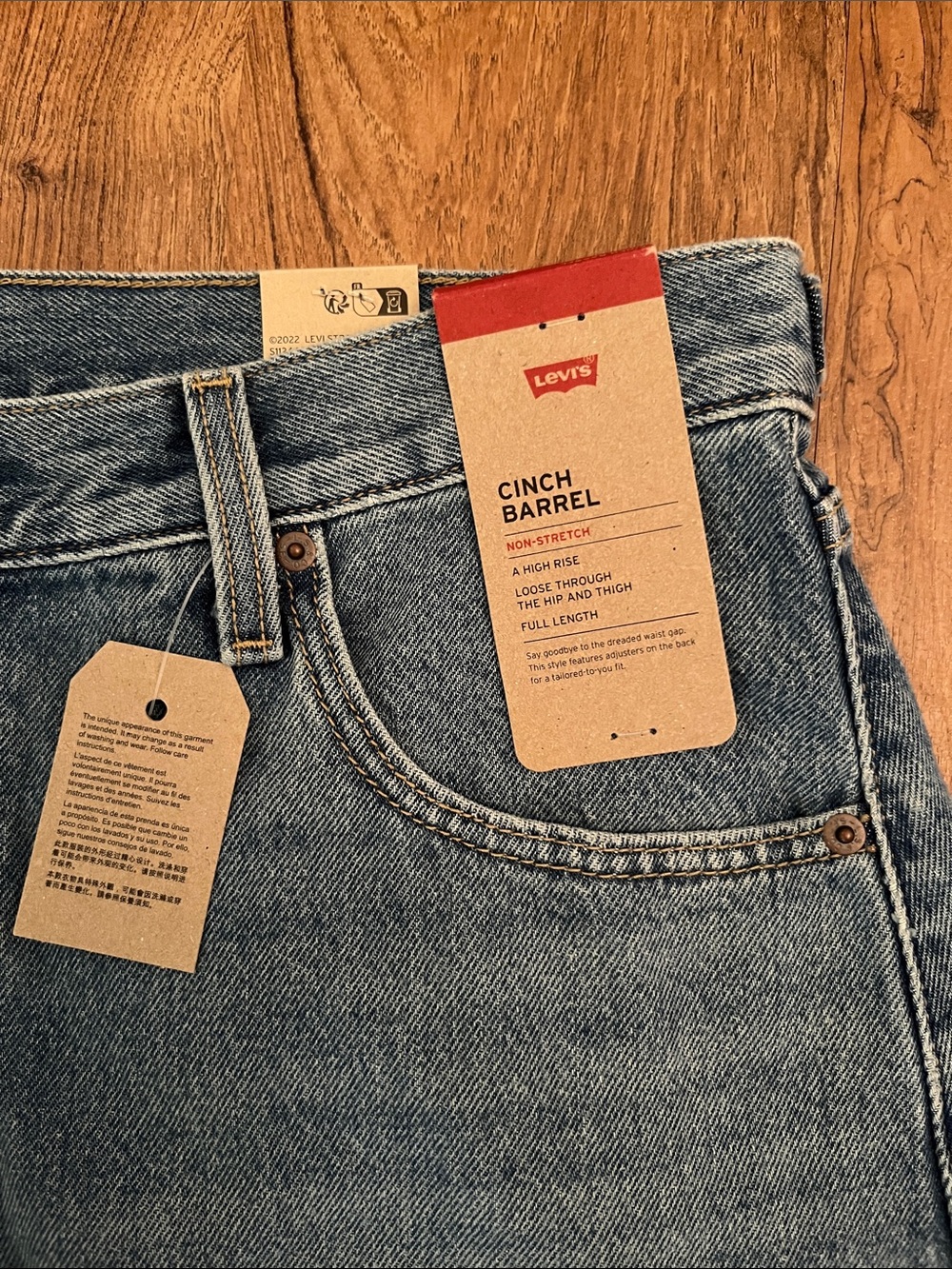 NWT Levi’s Cinch Barrel Jeans - Picture 7 of 16